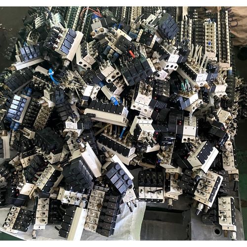 亚德客电磁阀4V110-064V210-083V110 议价