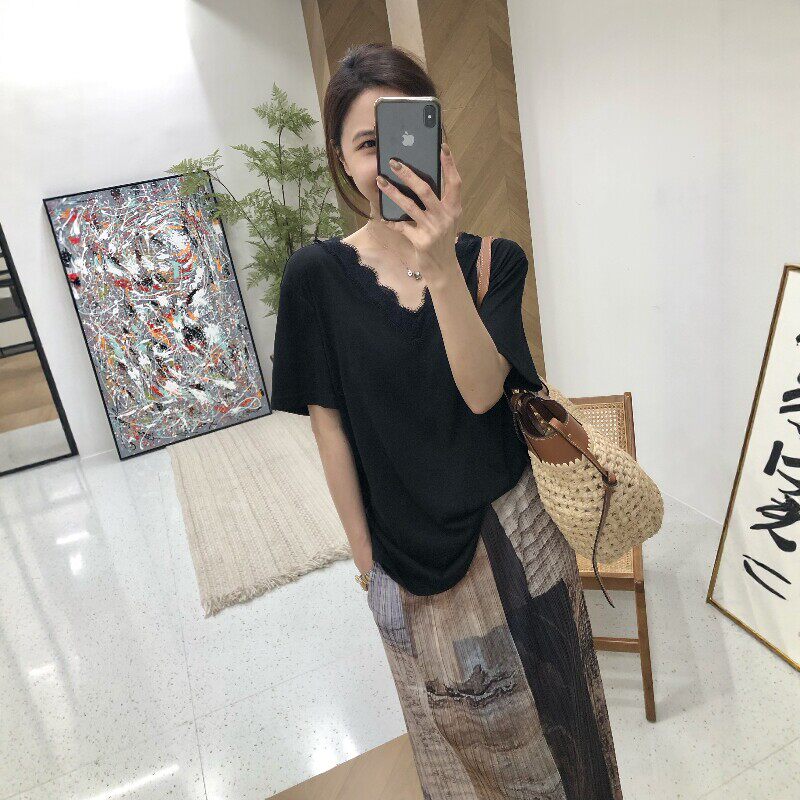 2026夏季新款天丝浪漫通勤蕾丝拼接V领短袖T恤女百搭显瘦气质上衣