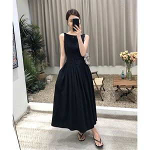 黑色法式复古吊带连衣裙女2024夏季气质设计感小众收腰赫本风长裙