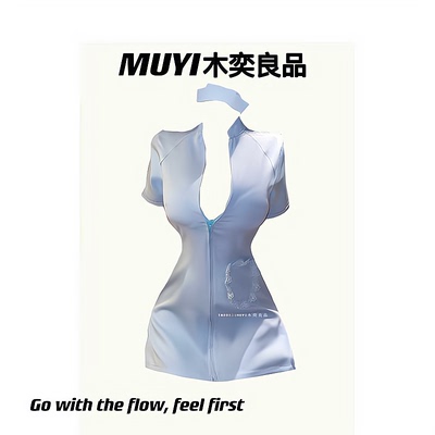 纯欲上镜好看的性感开叉连衣裙