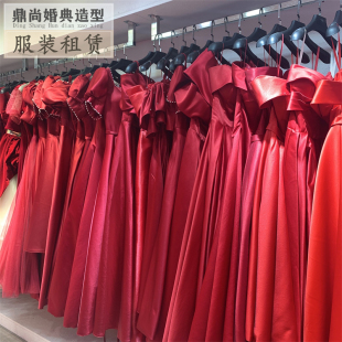 高端新娘敬酒服出租一字肩晚礼服酒红色礼服租赁结婚红裙子租显瘦