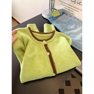 软糯纽扣毛衣外套温柔减龄上衣 新款 韩系绿色撞色边针织开衫 女秋季