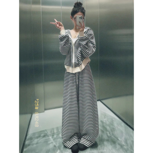秋季 巨好看 女2025新款 套装 早秋一整套轻熟风条纹连帽卫衣阔腿裤