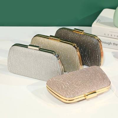 气质百搭晚宴手拿包包 不规则竖纹纯色妈咪小方包 口红散粉收纳包