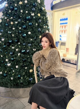 2025秋冬新款韩女穿搭毛衣开衫简约气质博主调性撞色高领保暖毛衣