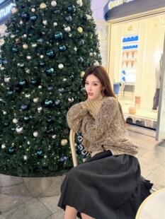 2025秋冬新款韩女穿搭毛衣开衫简约气质博主调性撞色高领保暖毛衣