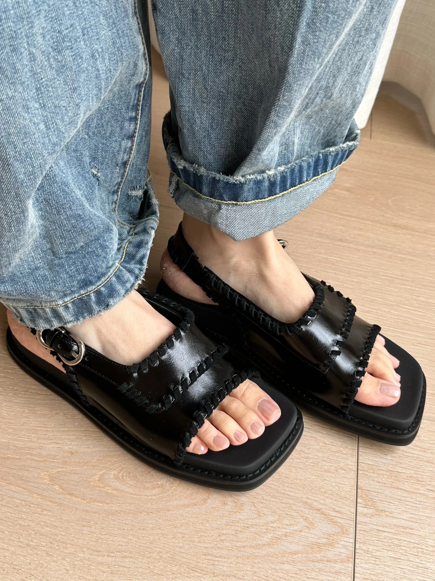 75%折设计师品牌COTEMP女士Cella Odmor油亮牛皮方头脚踝搭扣拖鞋