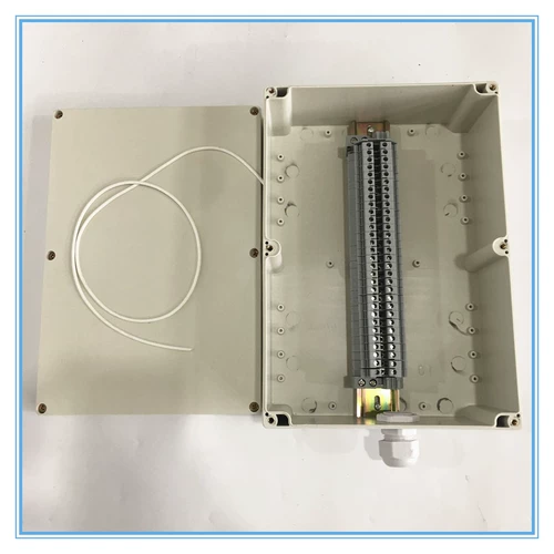 30p клеммная коробка в помещении и внешнем переключенном кабеле двигателя над проволочной коробкой для управления рабочим коробкой