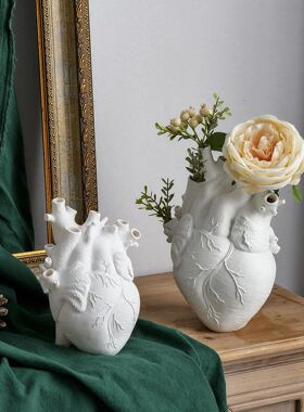 Heart Vase Dry Pot Art Vase Human Statue Container Simulated