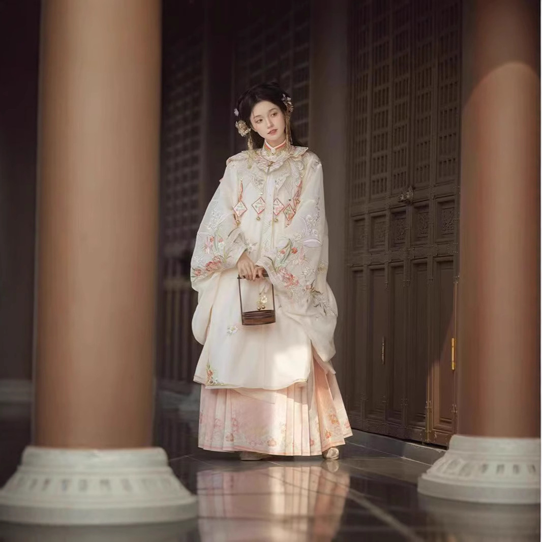 花团酥新品原创汉服女明制马面裙重工刺绣云肩立领衫秋冬女汉服套