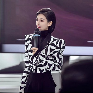 2023早春新款上衣今年流行漂亮复古港风chic设计感西装短款外套女