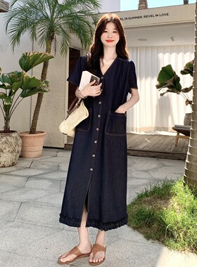 港味复古设计感V领牛仔连衣裙女2026夏新款设计感轻熟风宽松长裙