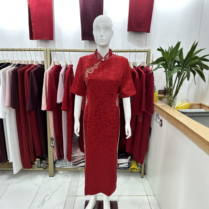 年轻喜妈妈女儿结婚红装订婚宴礼服新国风中式改良旗袍上台敬酒服