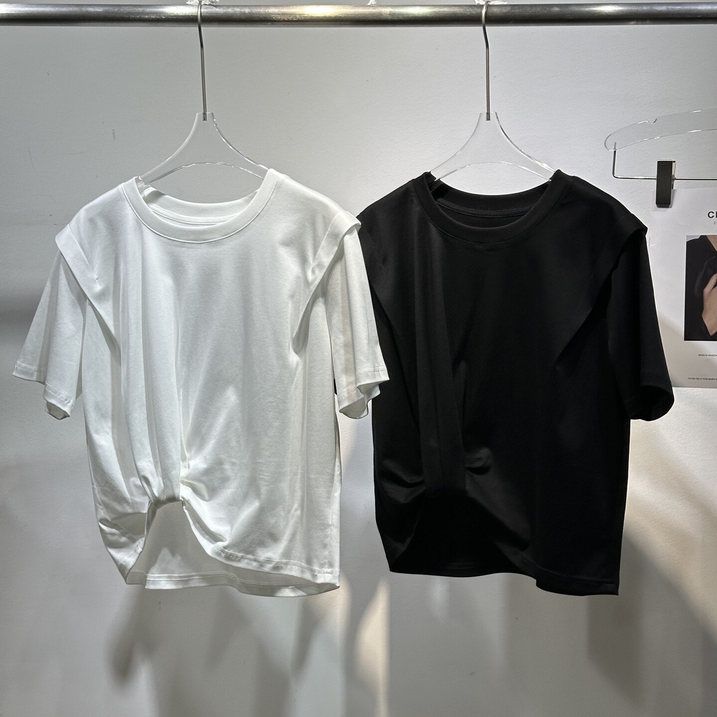 南油2026夏季新品女装设计感扭结短袖凉感T恤通勤松弛感棉质上衣