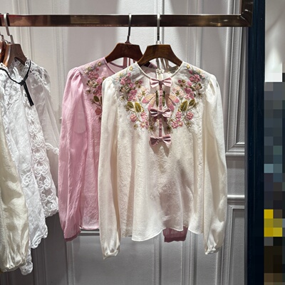 花朵装饰泡泡袖设计感上衣