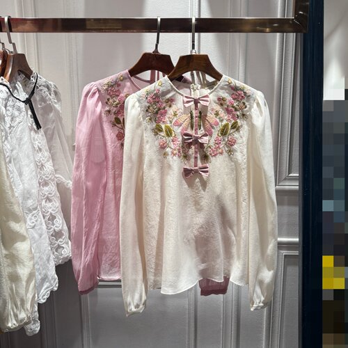 花朵装饰泡泡袖设计感上衣