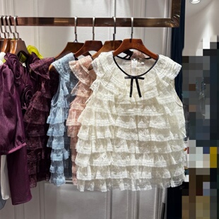 南油2026夏季新品女装法式甜美蝴蝶结圆领层层蕾丝荷叶边无袖上衣