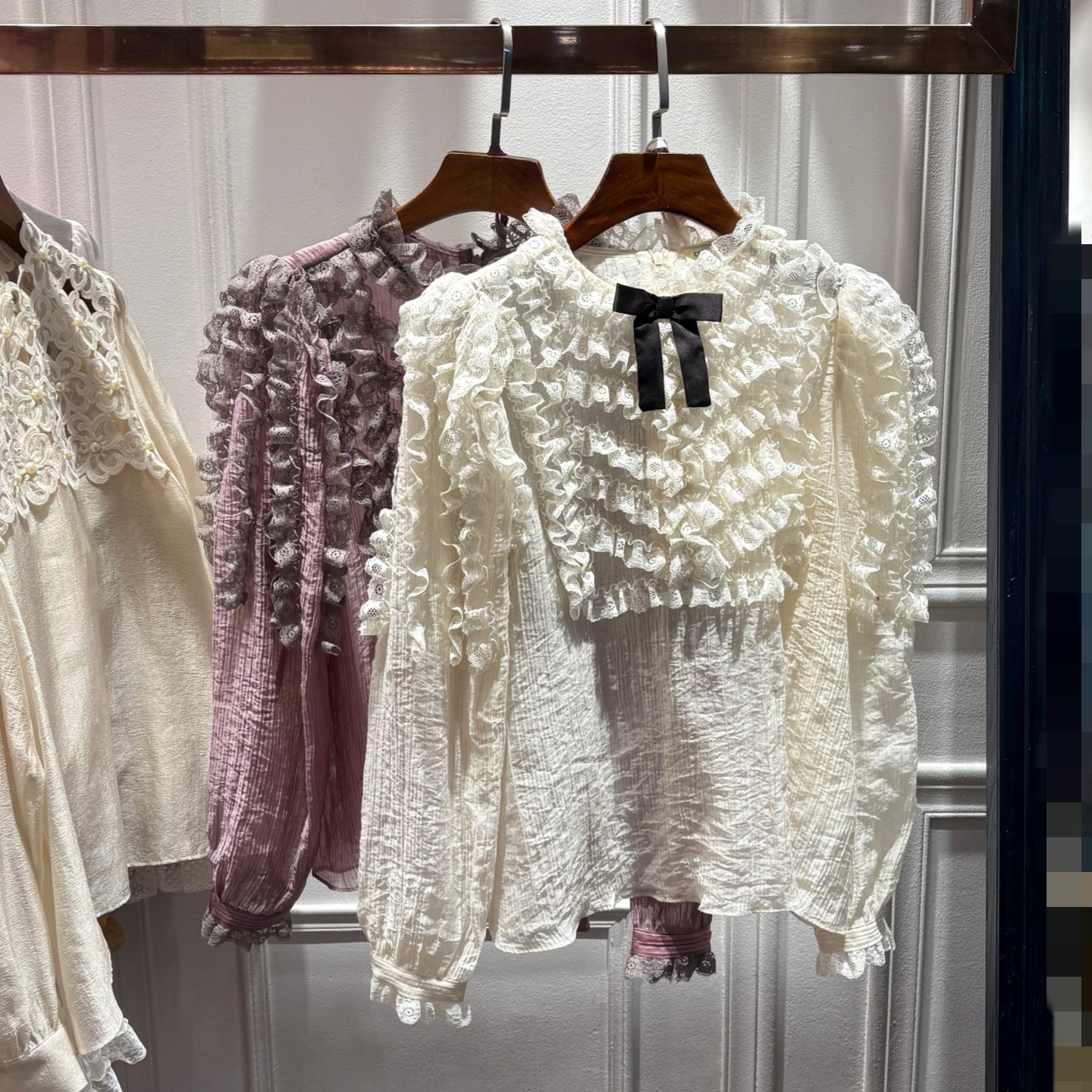 南油2026春季新品女装法式层层蕾丝领蝴蝶结泡泡袖套头设计感上衣,女装/女士精品,衬衫,淘宝优惠券,粉丝福利购,淘宝优惠卷