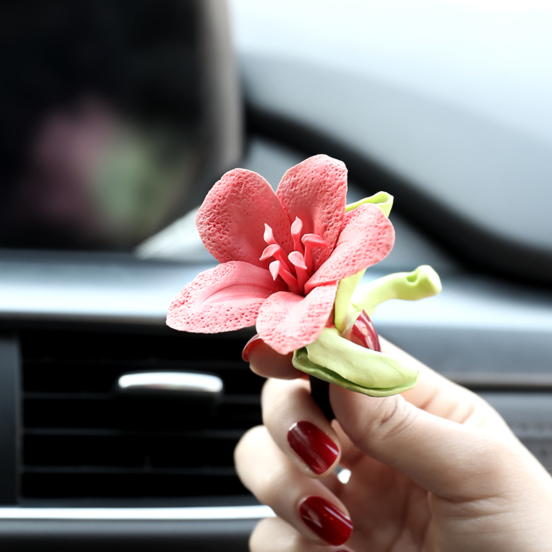 汽车载出风口香熏摆件粉系风格百合花精油香水女士礼品高档吸香石