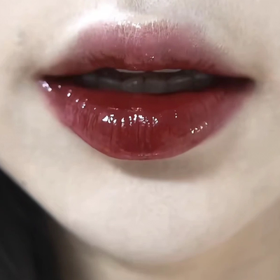 拿捏黄皮 浓郁到发黑暗黑血浆色！酵色晶冻口红541复古红棕暗红色