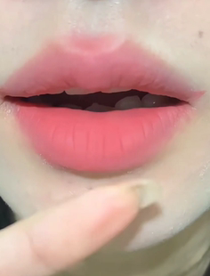 甜甜牛奶蜜桃粉 木柯诗唇霜03春山粉桃郁金香樱花粉不沾杯口红