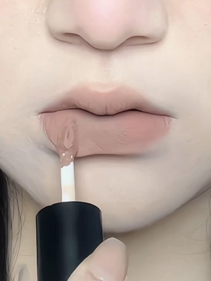 清冷疏离感！木质白开水 黑兔唇泥b08半熟乌龙低饱和裸色系口红