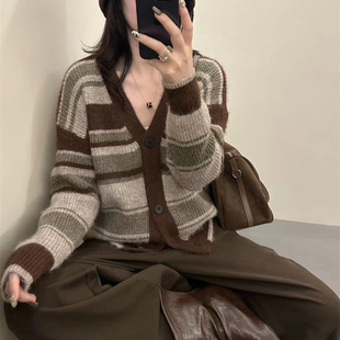 2025秋季新款韩版宽松显瘦圆领条纹慵懒针织开衫女百搭打底毛衣