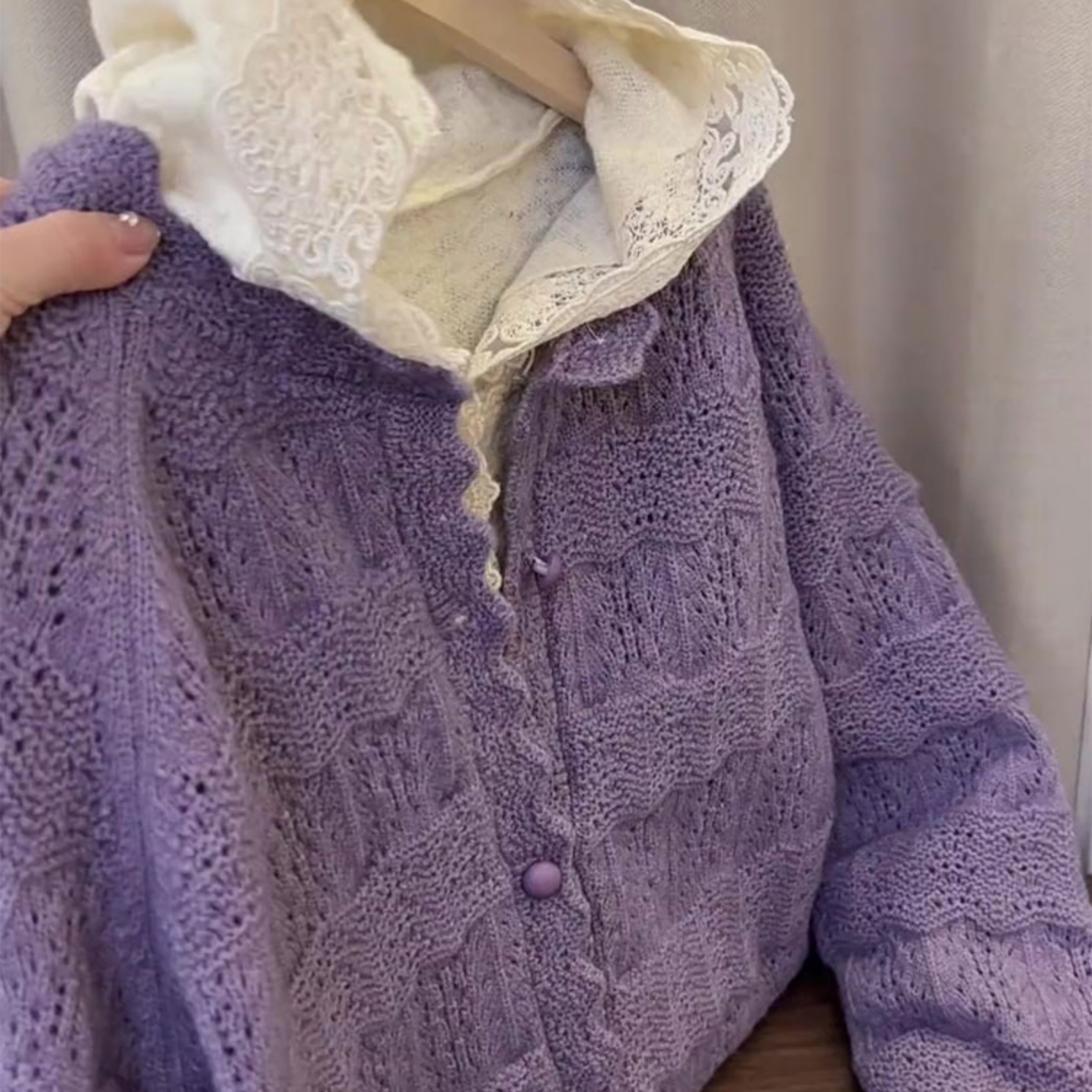 设计感紫色单排扣针织开衫女2025年秋季新款时尚高级温柔别致上衣,女装/女士精品,毛针织衫,淘宝优惠券,粉丝福利购,淘宝优惠卷