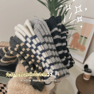 舒适才是主旋律~条纹兔羊毛中筒袜秋冬加厚保暖日系情侣毛绒袜
