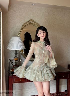 越在线越南小众ononmade新款性感高贵女神蕾丝刺绣喇叭袖连衣裙