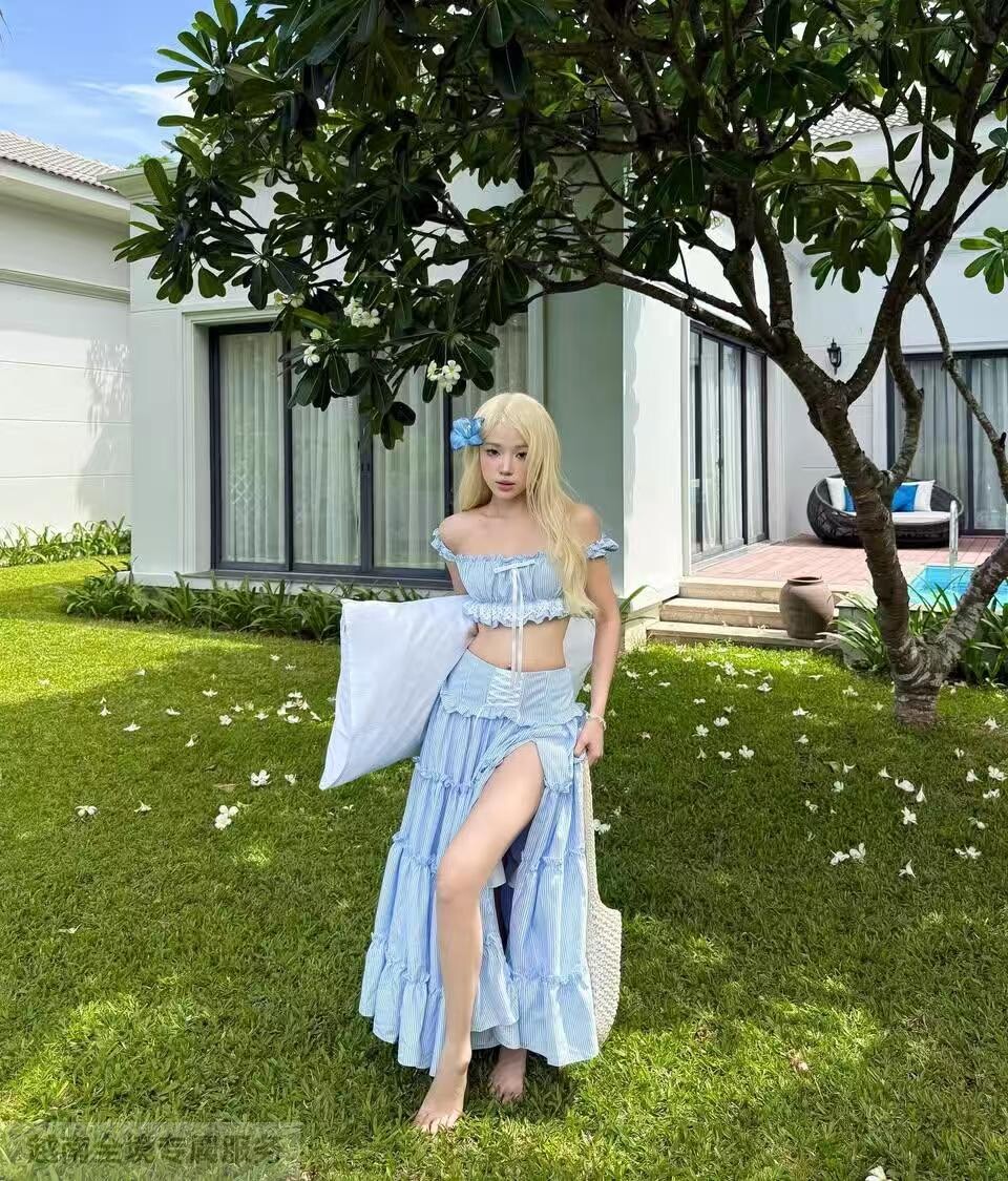 越在线越南小众lace甜美条纹一字肩上衣开叉半身裙套装