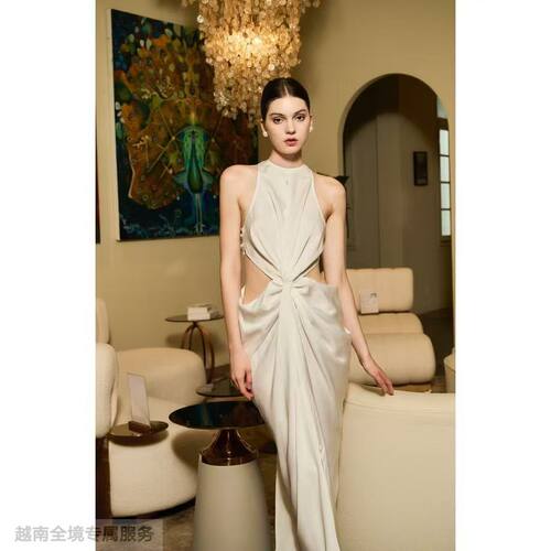 在线越南小众品牌xipi  性感纯欲风扭结露肩露腰挂脖开叉无袖长裙