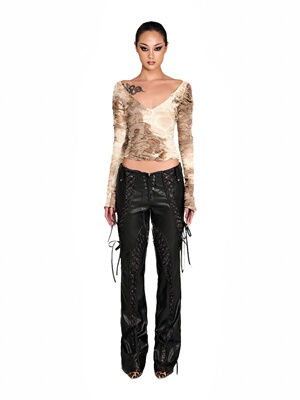 在线越南小众lseoul纯欲风印花长袖T恤设计感v领修身显瘦短款上衣