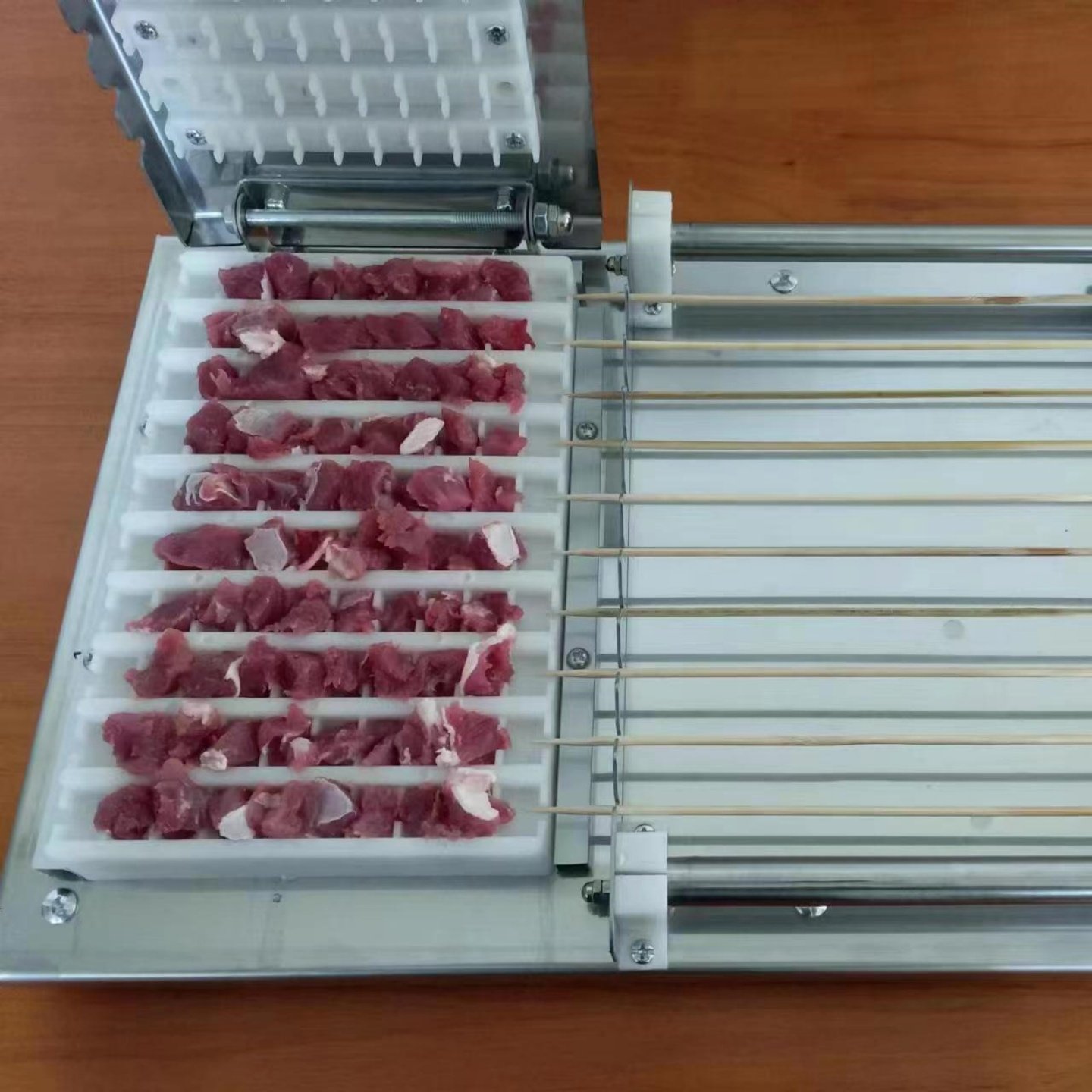 撸串穿串穿串机穿肉器羊肉串穿串器串串机器肉串商用神器烧烤工具,户外/登山/野营/旅行用品,穿串器,淘宝优惠券,粉丝福利购,淘宝优惠卷