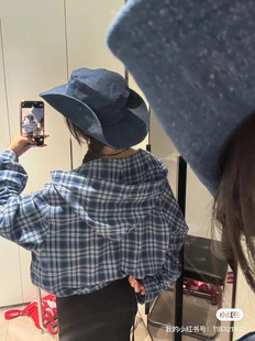 白鹿同款蓝格子短款连帽衬衫外套