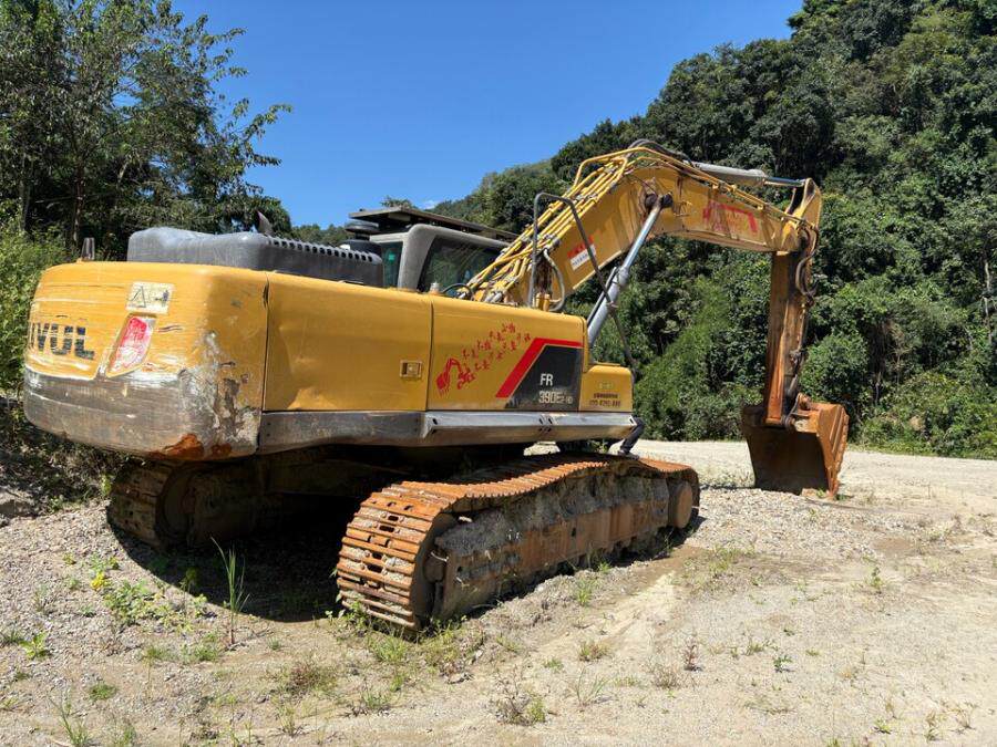 3月8日普洱澜沧卫清沙子经营部的机械设备挖掘机（雷沃牌390）一台网络拍卖公告