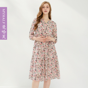 曼哈芙春夏新款法式气质通勤碎花裙七分袖高腰显瘦V领连衣裙系带