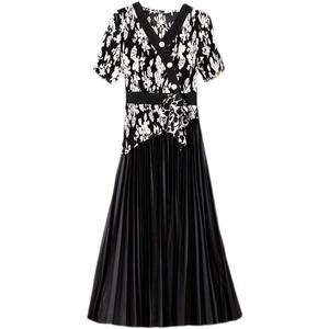 RM6404#三宅褶皱连衣裙2022夏季新款大码印花v领拼接气质显瘦年轻妈妈裙