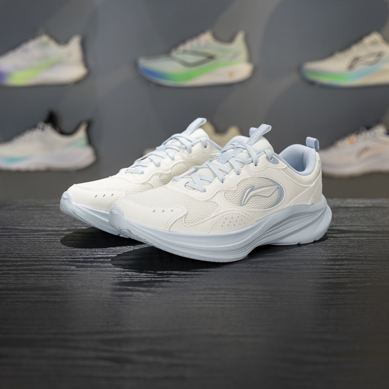 李宁轻风 v2减震回弹休闲慢跑鞋女款2025冬季新款保暖加绒运动鞋