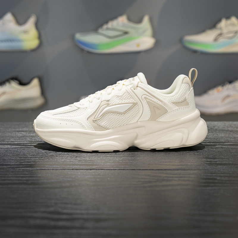 李宁奶椰减震回弹经典休闲鞋女款2025冬季新款软底百搭轻便运动鞋