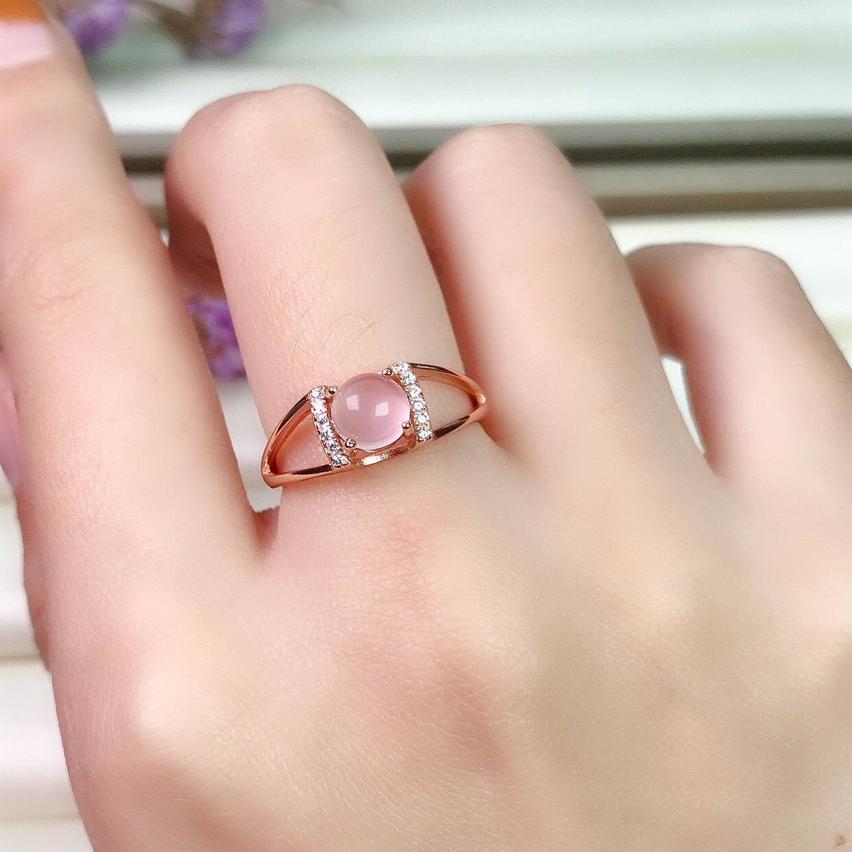 天然粉晶粉芙蓉石戒指女s925纯银镀金时尚简约圆形宝石轻奢礼物