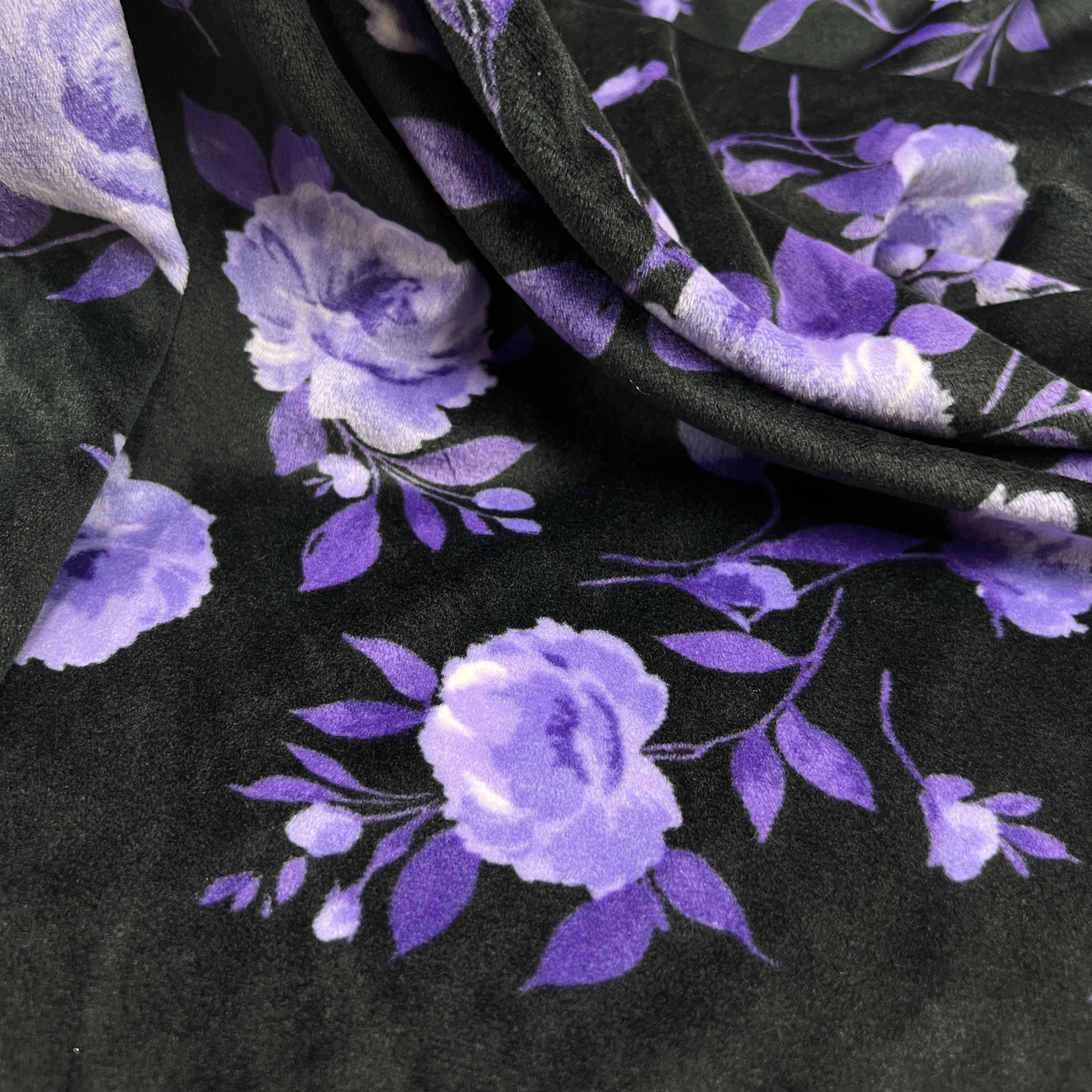 牛奶针织短绒印花布料秋冬弹力柔软黑底紫花打底连衣裙手工面料