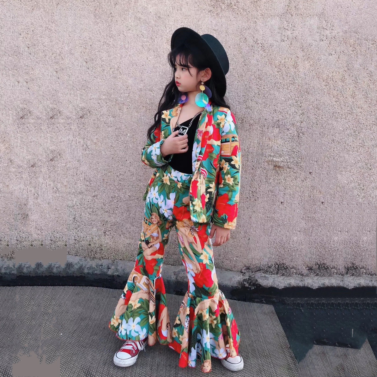 复古走秀潮服2025春秋新款女童印花翻领西服外套大喇叭裤两件套装