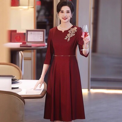 十月份喜婆婆婚宴装2026春秋新款高贵年轻妈妈婚宴礼服红色连衣裙