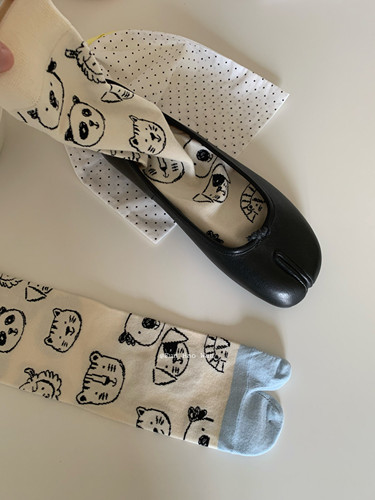 拥有一双可爱的分趾袜吧～快乐商店插画系列猪蹄袜女 棉袜中筒