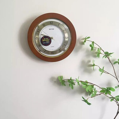RHYTHM客厅卧室简约静音实木挂钟
