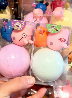 小猪佩奇家族玩具4款润肤泡澡球