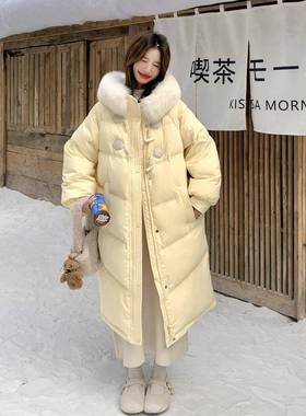 奶黄色毛绒连帽柔长款过羽2D145-Y8绒服套女膝冬新款外温风保暖白