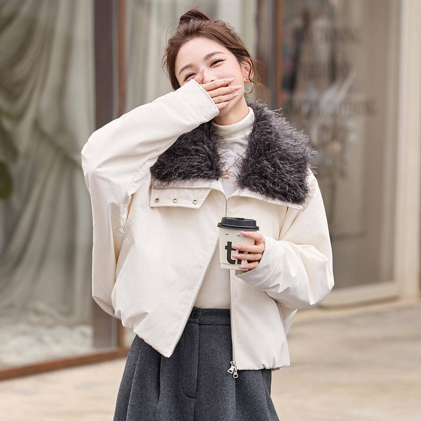 女式羽绒服025冬新款设感计加厚羊羔毛翻领时尚百2搭外套ME951ME5