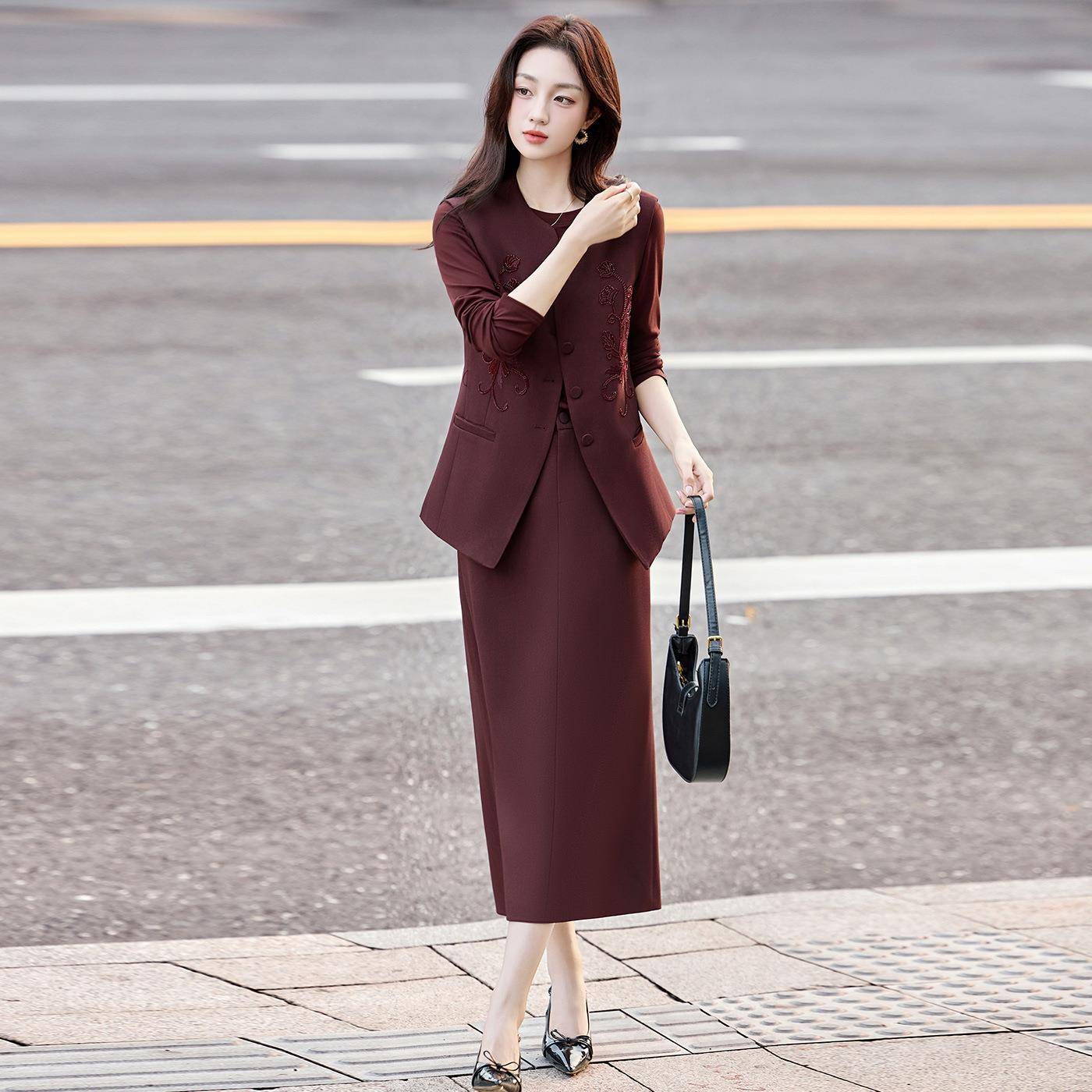 年秋季新茶歇法ZJIN2567式名媛风刺绣棕款色裙马长袖恤半三件夹套